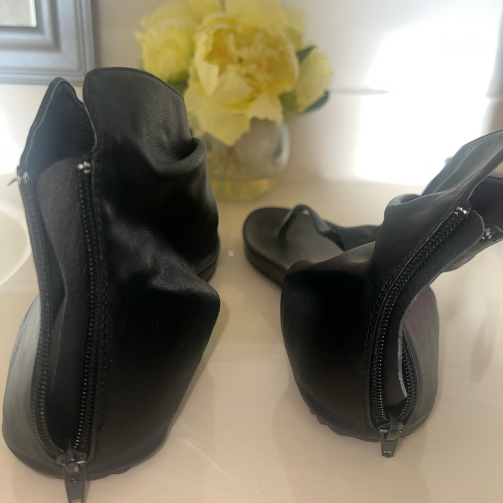 Sandals 🩴 - Picture 3 of 3